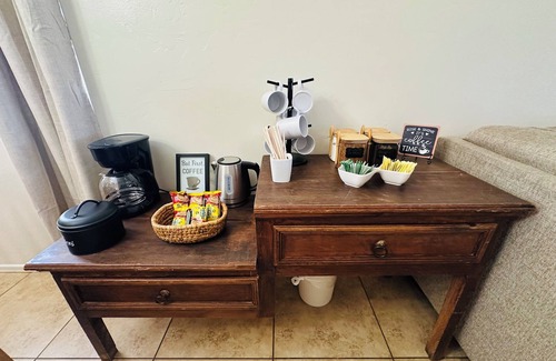 Tucson House | Tucson International Airport area with 3 bedroom 2 bathroom home. Sleeps 6