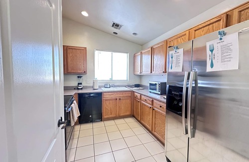 Tucson House | Tucson International Airport area with 3 bedroom 2 bathroom home. Sleeps 6