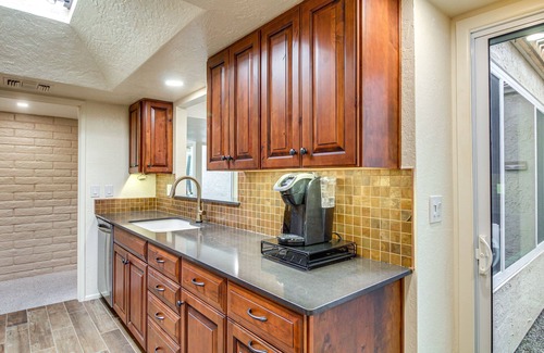 Catalina Del Rey House | Tucson Townhome w/Mountain View, Pool Access!