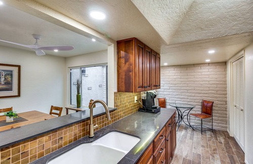 Catalina Del Rey House | Tucson Townhome w/Mountain View, Pool Access!