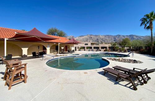 Catalina Del Rey House | Tucson Townhome with Mountain View, Pool Access!