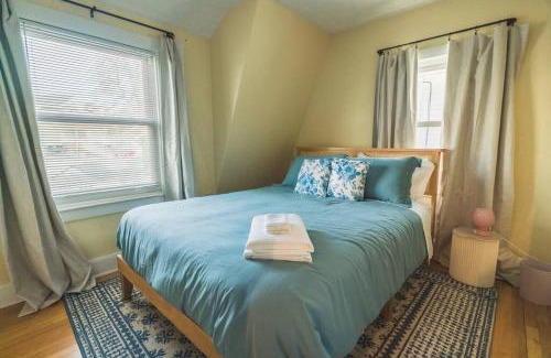 West Somerville House | Tufts 4BDR-15-MIN to Harvard&Boston-Free Parking