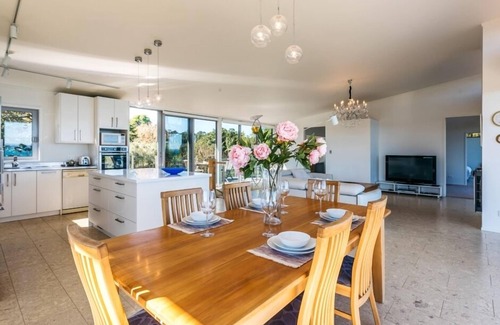 Surfdale House | TUI POINT WAIHEKE | Be My Guest