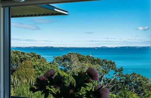 Surfdale House | TUI POINT WAIHEKE | Be My Guest