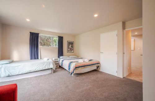 Duvauchelle House | Tui's Retreat - Duvauchelle Holiday Home