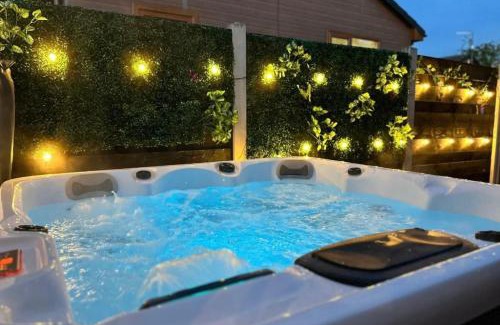 York House | Tulip Cabin with Hot Tub