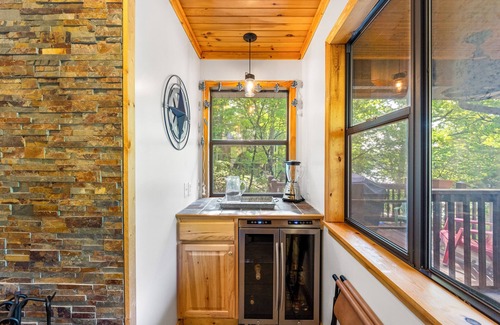 Camdenton House | Tulip House - 3 bedroom in back of cove