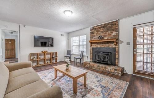 Memphis House | Tulip Tree Cottage