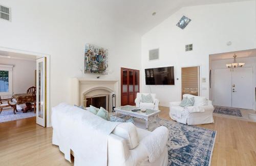 Beverly Hills House | Tullis Charm