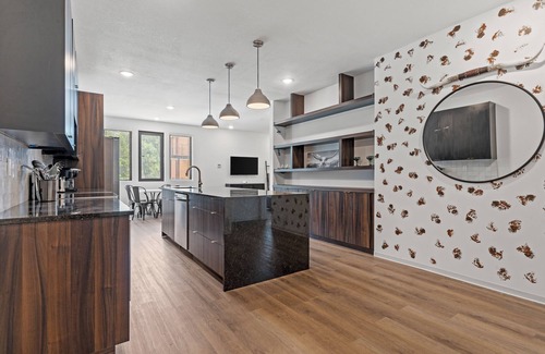 Shawnee Apartment | Tumbleweed - Walkable + Dog Park + Balcony + Garage