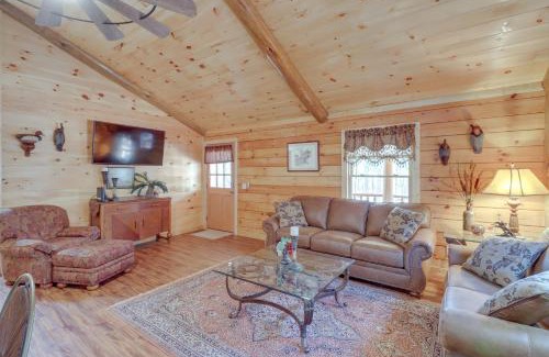 Tumbling Shoals House | Tumbling Shoals Cabin with Fire Pit 1 Mi to Lake