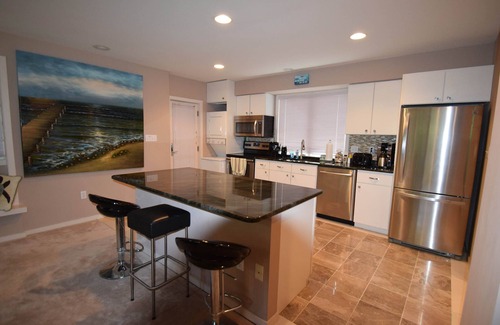 Caine Woods House | Tunnel Avenue 14106-Baywater 141st St, W/D, AC, WIFI