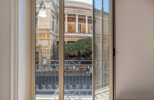 Ruggero Settimo Apartment | Turati Apartment al Politeama by Wonderful Italy