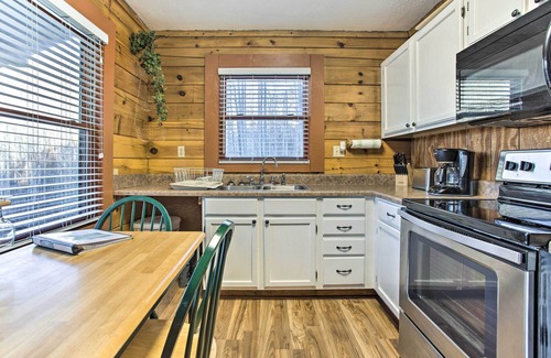 Clyde Cabin | 'Turkey Creek Cove’ Clyde Cabin w/Mtn Views!