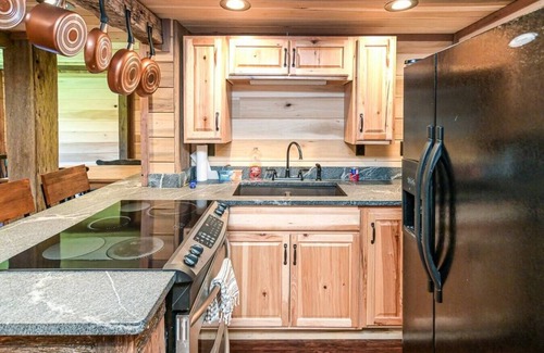 Fayetteville Other | TURKEY CREEK | Cozy Cabin Near Jack Daniels & More
