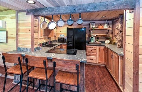 Fayetteville Other | TURKEY CREEK | Cozy Cabin Near Jack Daniels & More