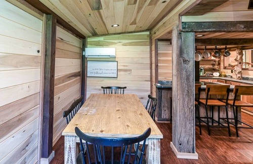 Fayetteville Other | TURKEY CREEK | Cozy Cabin Near Jack Daniels & More