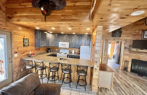 Bryant Cabin | Turkey Hollow with a one of a kind view!