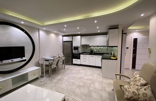 Alanya Apartment | Turkish apartment, good location & close to sea/shops.