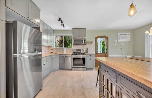 Larchmont House | Turnkey 4 Bedroom in Prime Larchmont