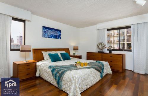 Waikiki House | Turquoise Ocean Views Walk to Waikiki