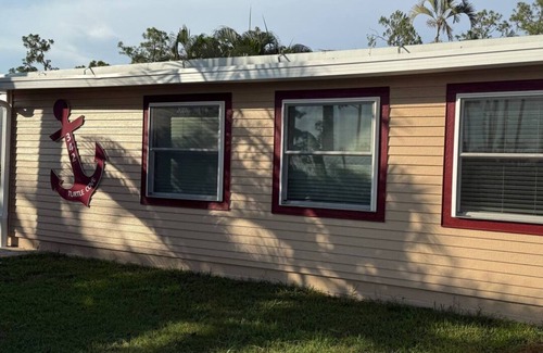 San Carlos Park House | Turtle cove: Perfect Cozy Oasis in SWFL with Pool, Hot Tub & More!