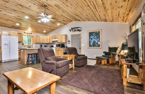 Mercer Cabin | Turtle Flambeau Flowage Hideaway