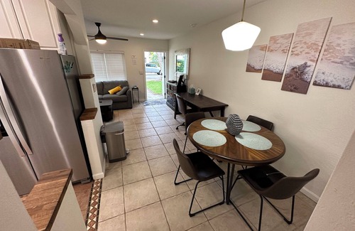 Lake Ridge House | Turtle Nest Bungalow -with Private Backyard Oasis, Fort Lauderdale
