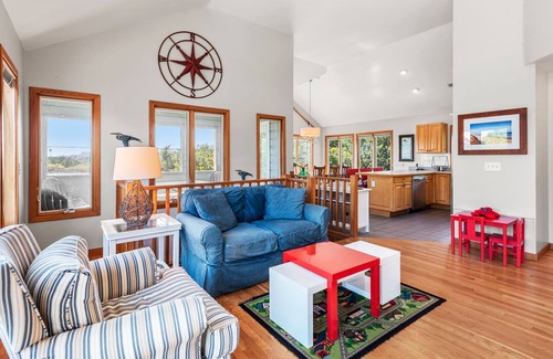 Ocean Sands House | Turtle's Cove: Lakefront | Hot Tub | Walk to Beach
