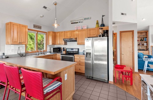 Ocean Sands House | Turtle's Cove: Lakefront | Hot Tub | Walk to Beach