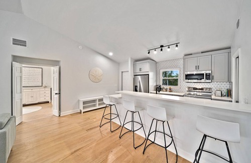 Sanibel House | Turtle Tracks: Pool Home off West Gulf. Pets OK!