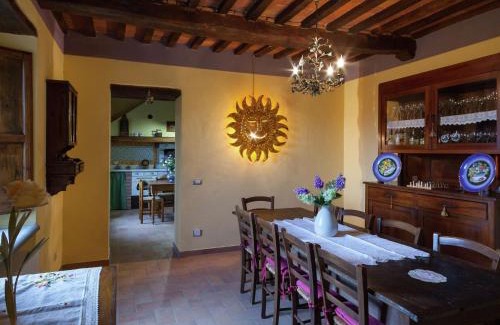 Castiglione di Garfagnana House | Tuscan Farmhouse in Castiglione di Garfagnana with Garden