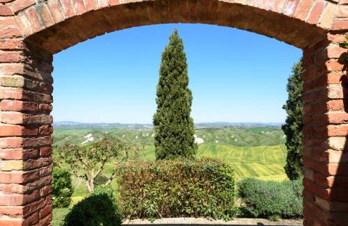 Ponte di Gabbiano Apartment | Tuscany Balcony: Crete Senesi