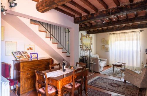 Ponte di Gabbiano Apartment | Tuscany Balcony: Crete Senesi