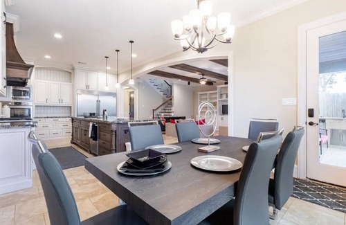 Southeast Houston House | TUSCANY VILLA near Downtown, Hobby Airport, Medical Center