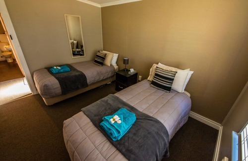 Waipiata Bed & Breakfast | Tussock Lodge Waipiata