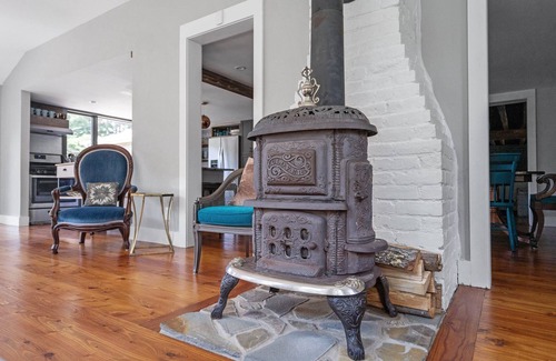 Town of Grafton House | Tutti Farmhouse - 6 bedroom 3 bath 1847 Farmhouse Upstate NY
