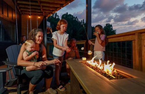 Saluda House | Twilight Timber at Saluda Mountain Retreats