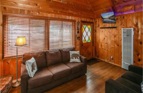 Sugarloaf House | Twin Bear - Cozy and convenient, relaxing cabin with a nice fenced yard and a BBQ
