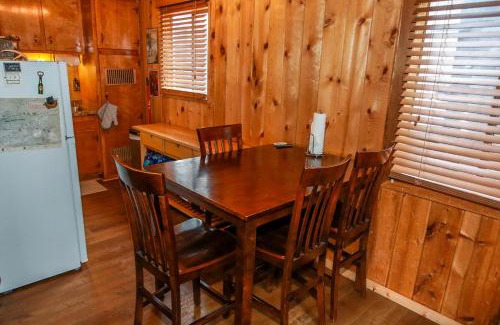 Sugarloaf House | Twin Bear - Cozy and convenient, relaxing cabin with a nice fenced yard and a BBQ