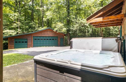 Brevard House | Twin Creeks Lodge by AvantStay 33 Acre Retreat