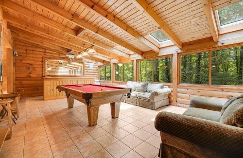 Brevard House | Twin Creeks Lodge by AvantStay 33 Acre Retreat