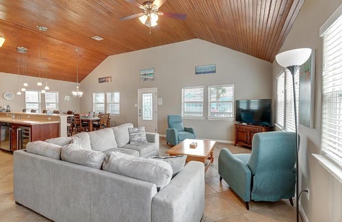 Safe Harbor House | Twin Dolphin Cove