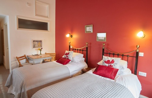 Hickling Bed & Breakfast | Twin En-Suite Room @ The Dairy Barns