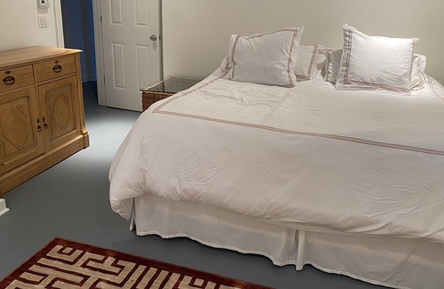 Twin Lakes House | Twin Lakes Renovated Guest House! Minutes from downtown Twin Lakes & Wilmot