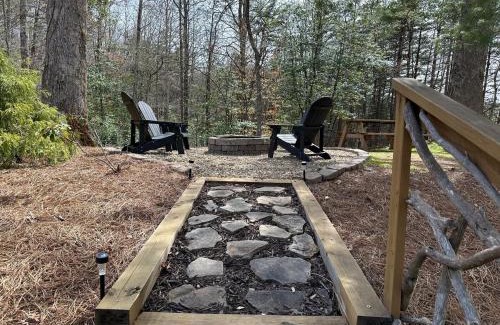 Bryson City Villa | Twin Oaks Cabin
