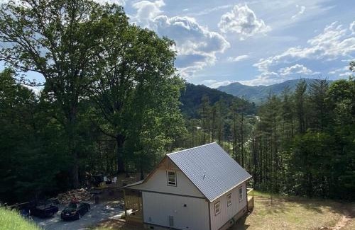 Bryson City Villa | Twin Oaks Cabin