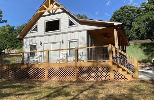 Bryson City Villa | Twin Oaks Cabin