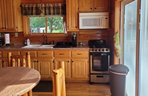 Kerr Cabin | Twin Oaks is a rustic and pet friendly cabin located on 50 mostly wooded acres