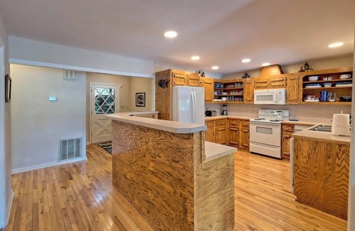 Hiawassee House | Twin Oaks Retreat - by Chatuge Home Concierge Lakefront w/Pvt Covered Dock, fire pit, ping pong, shuffle board, water carpet
